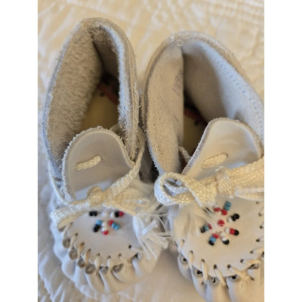Minnetonka Beaded White Leather Moccasins Infant Size 1 Deer Foot Infant Shoes